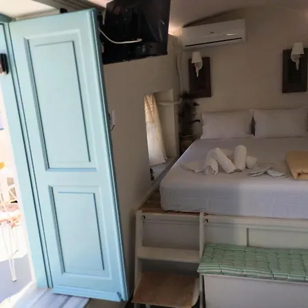 Calliste Nest In Kasonia, Pothia Harbour